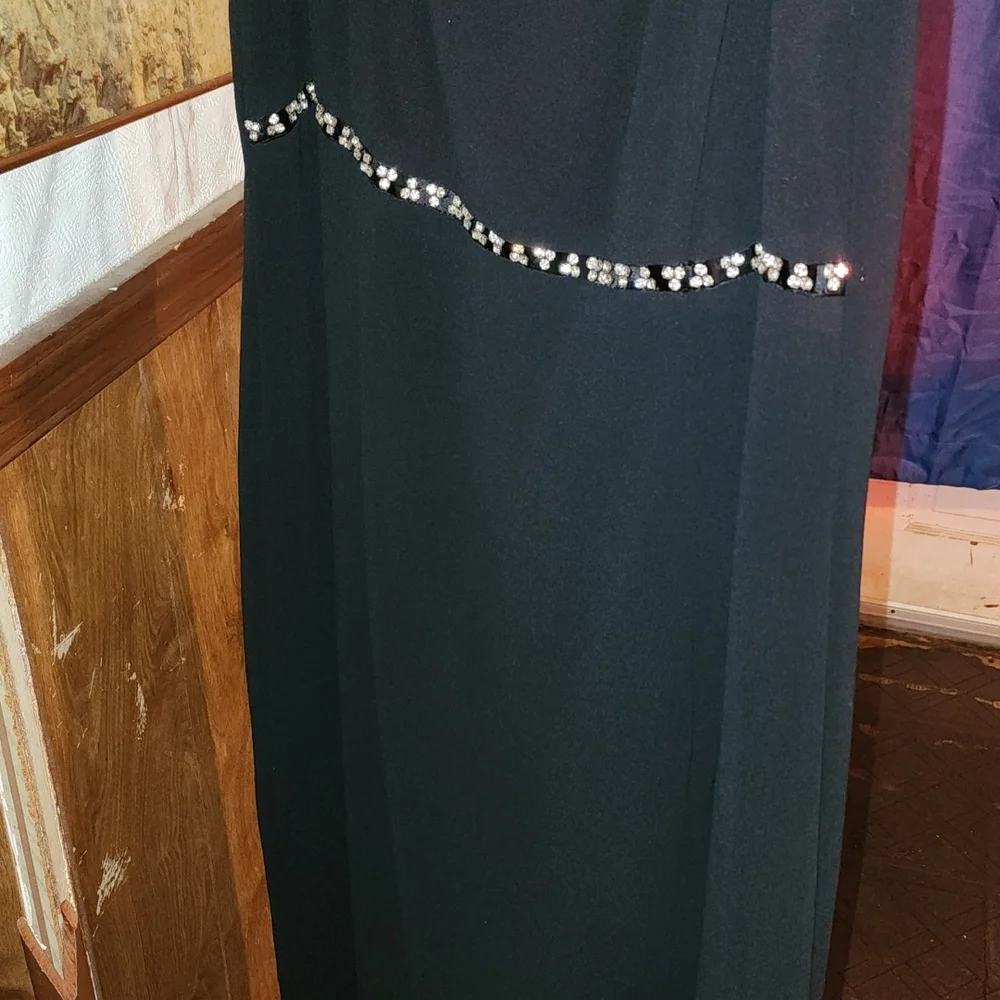 AFTERDARK WOMEN'S LONG LENGHT DRESS ( SIZE 16 ). - Picture 3 of 8